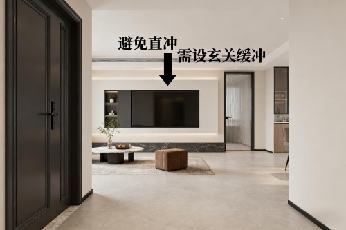 进门看见沙发好还是电视背景墙好？