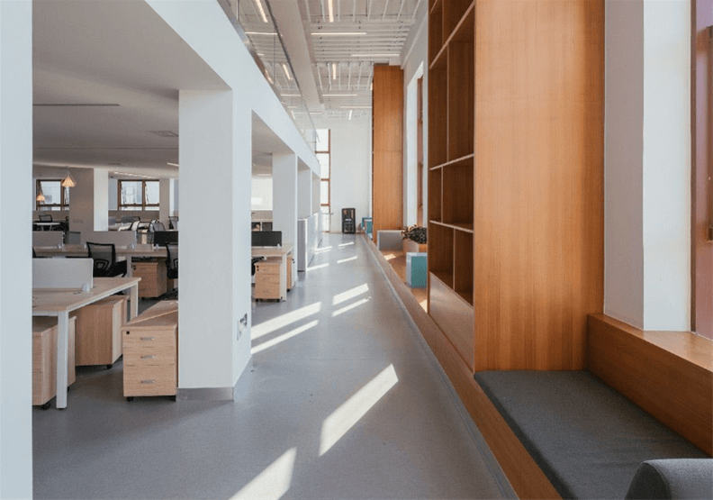 领导的办公室适合坐西朝东还是坐东朝西