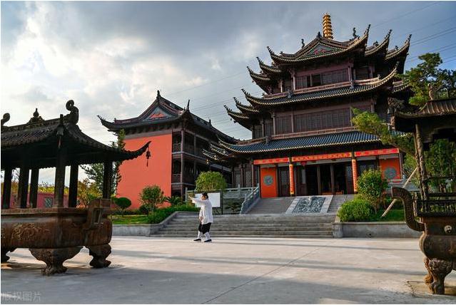 老人房装修必知的风水讲究 老人房睡床的选择和放置-易德轩风水设计网