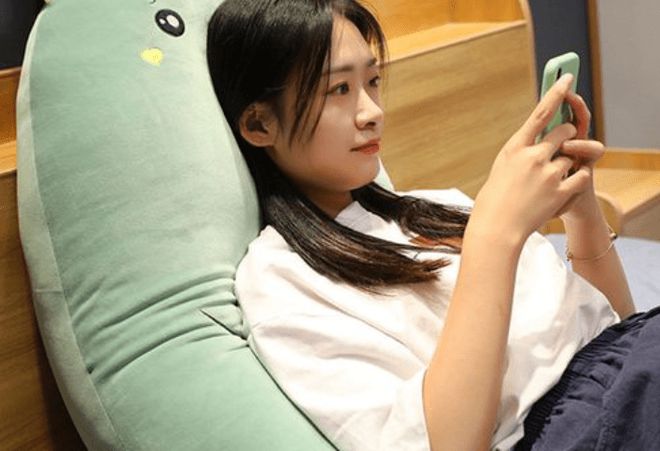 　　结合风水，科学的了解床的摆放方位，不仅可以提升睡眠的质量，而且可以为健康加分，卧室床的摆放风水运用得当的话，可以让你提 升财运，反之，则会出现财运不佳，夫妻关系不合，第三者的入侵。(点击查看防小三的风水)床怎么摆放风水好呢?来看看风水师的建议吧。