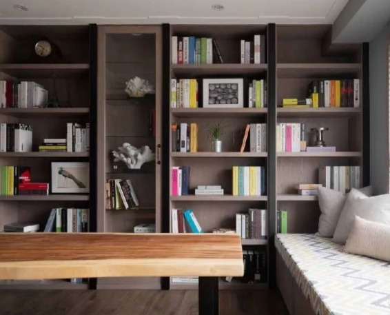 书桌的方向应该面向门 但要避开门 书桌的方向应该面向门 但要避开门