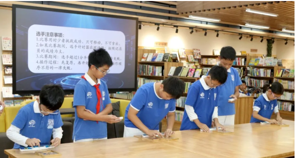 传统科技赛再度闪亮校园——三国华容道与智力七巧板分解赛