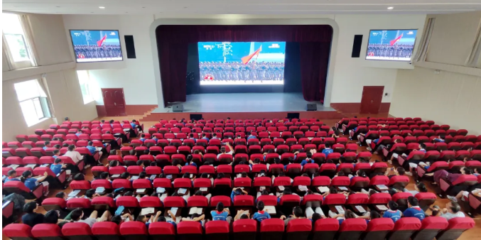历史回响 吾辈担当——培根少年观看纪念抗战胜利80周年大会