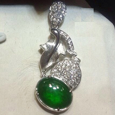 18K金镶钻石翡翠吊坠 K140102019