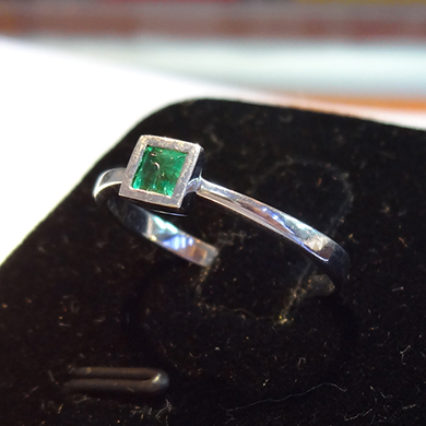 米莎雅18K金祖母绿戒 dsc01320