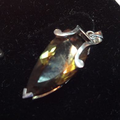 米莎雅18K金茶水晶吊坠 dsc01418