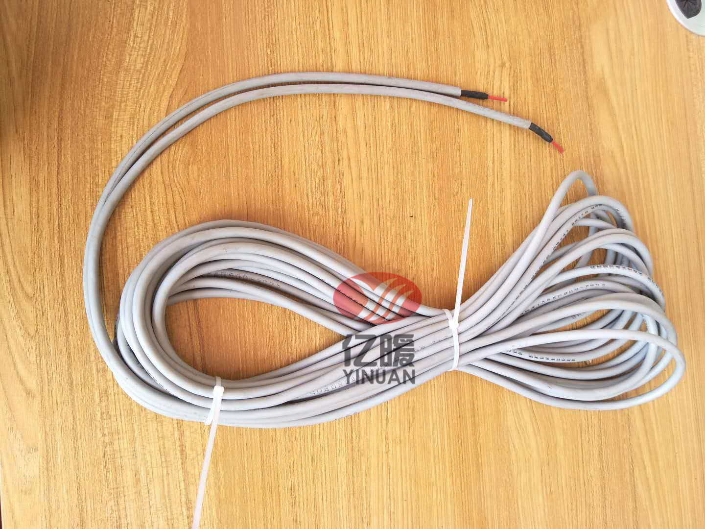 石墨烯硅胶发热电缆