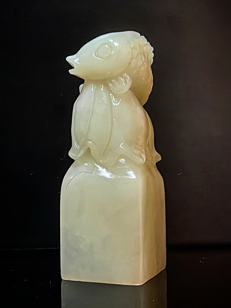 精品寿山荔枝冻【鱼跃龙门】印章，规格2.3*2.3*6.6cm编号158