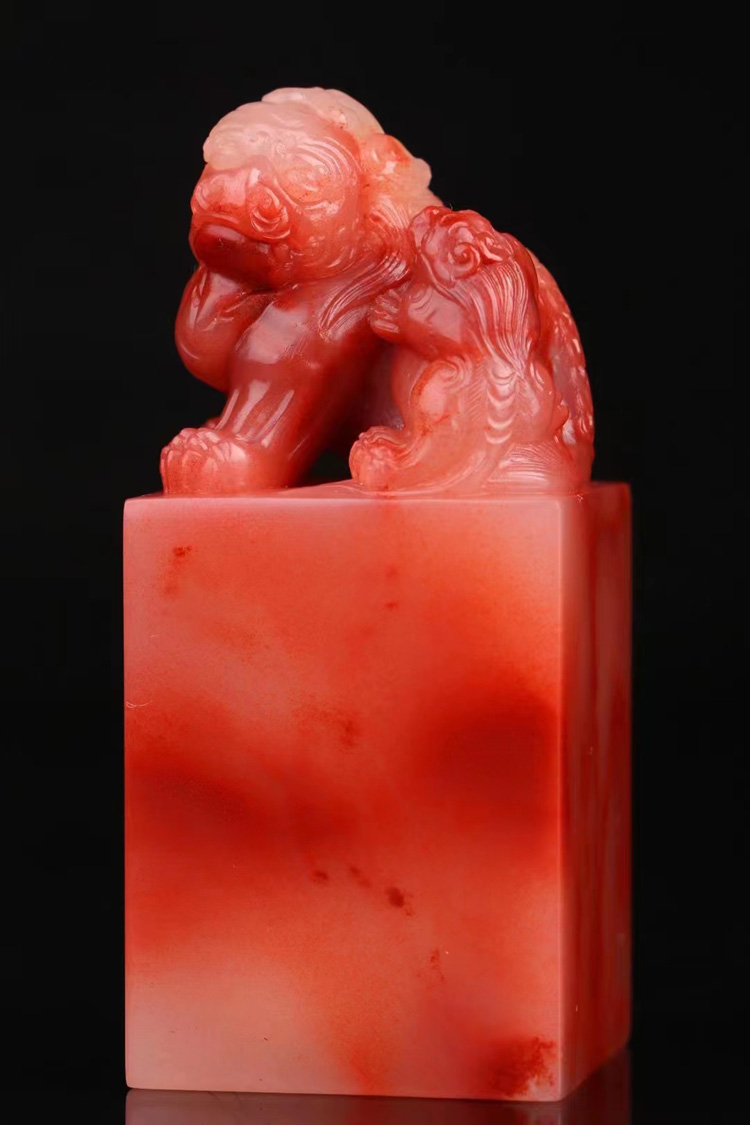 寿山芙蓉石【太狮少狮】方章，尺寸3.1-3.0-7.0CM，129克