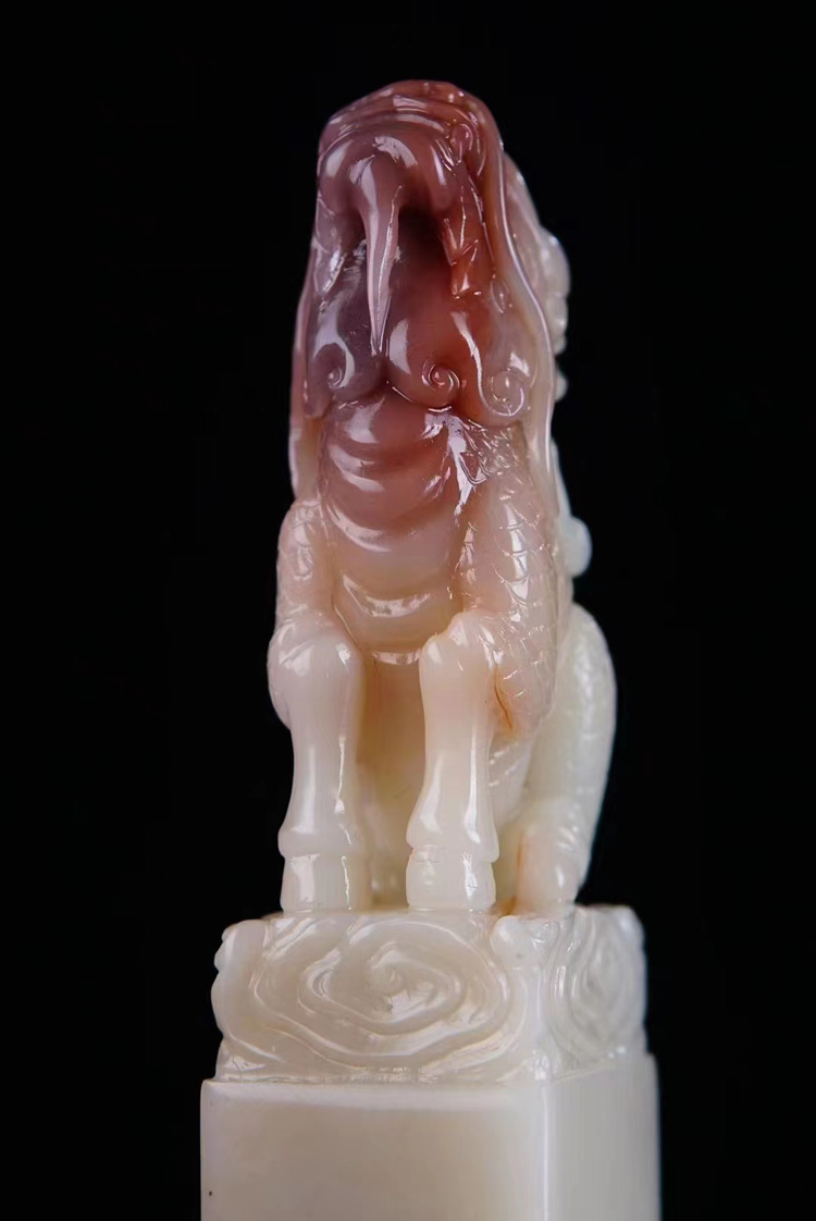 精品寿山五彩芙蓉石【麒麟踏浪】印章，尺寸10.3x2.6x2.6cm，119.9克