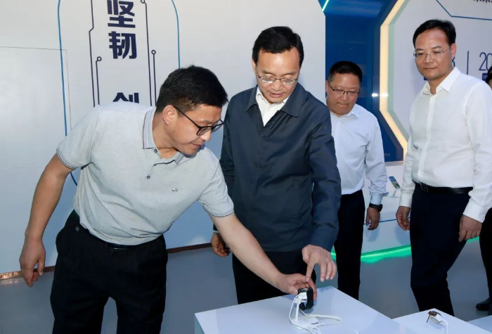 张爱军到肇庆新区开展主题教育专题调研时强调：聚焦大产业大平台大项目大企业大环境持续发力