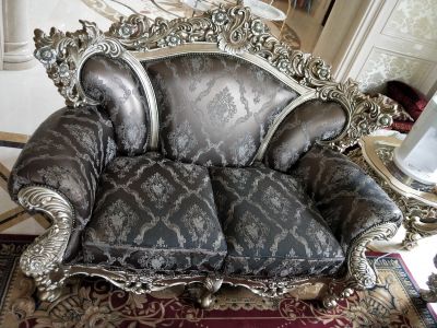 皇家沙發(fā)換皮前