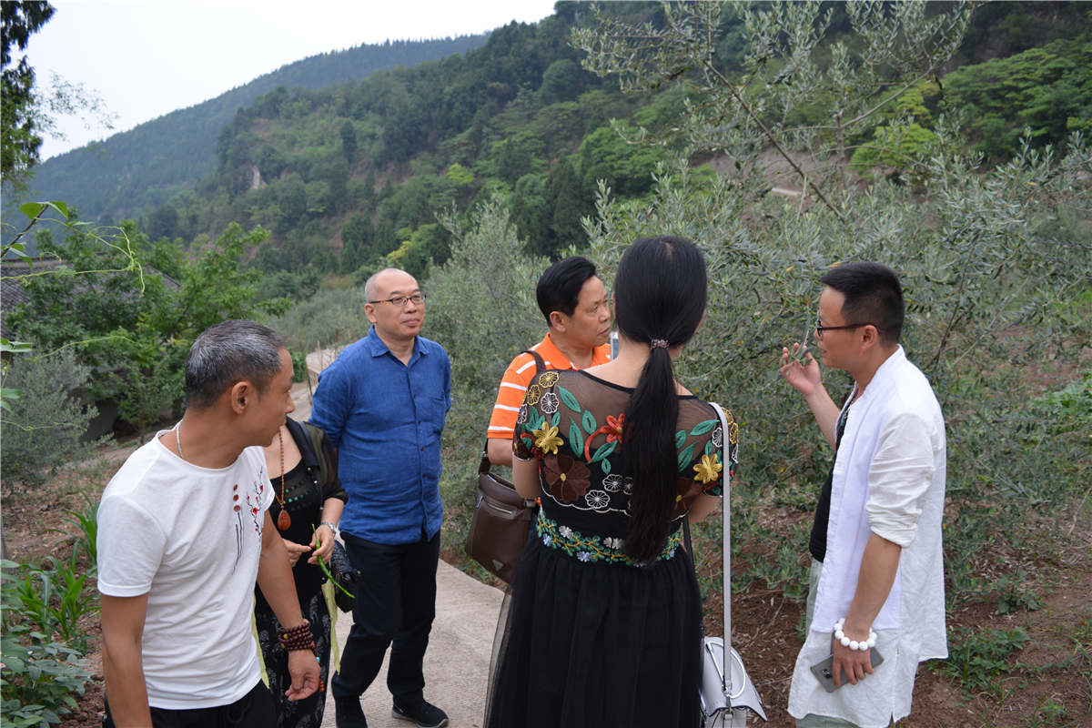 <span>省农业厅副厅长视察基地</span>