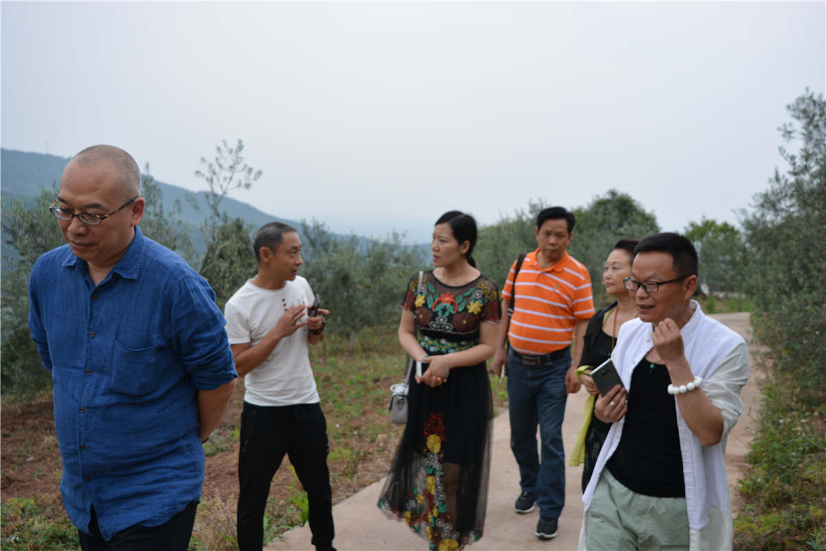 <span>省农业厅副厅长视察基地</span>