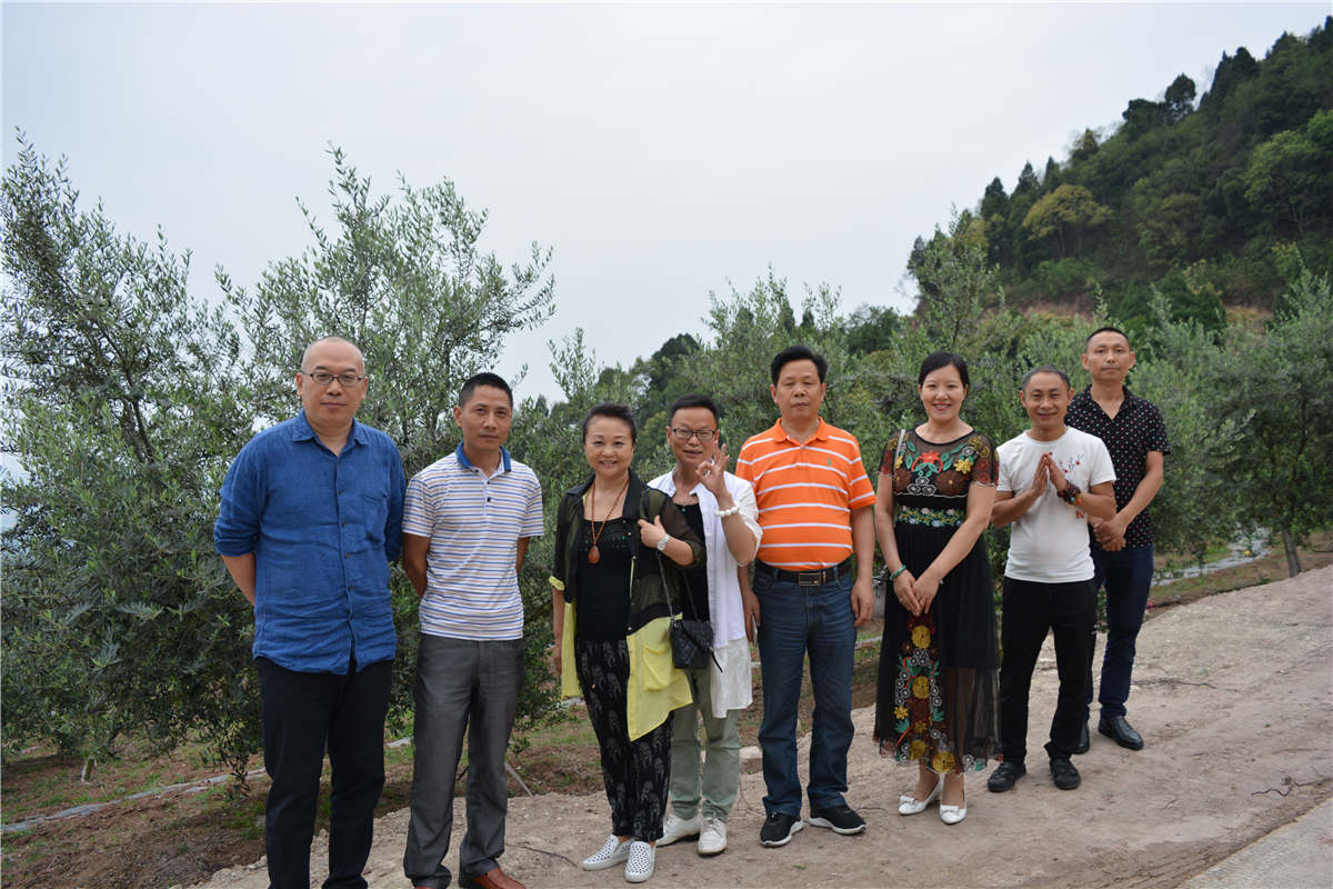 <span>省农业厅副厅长视察基地</span>