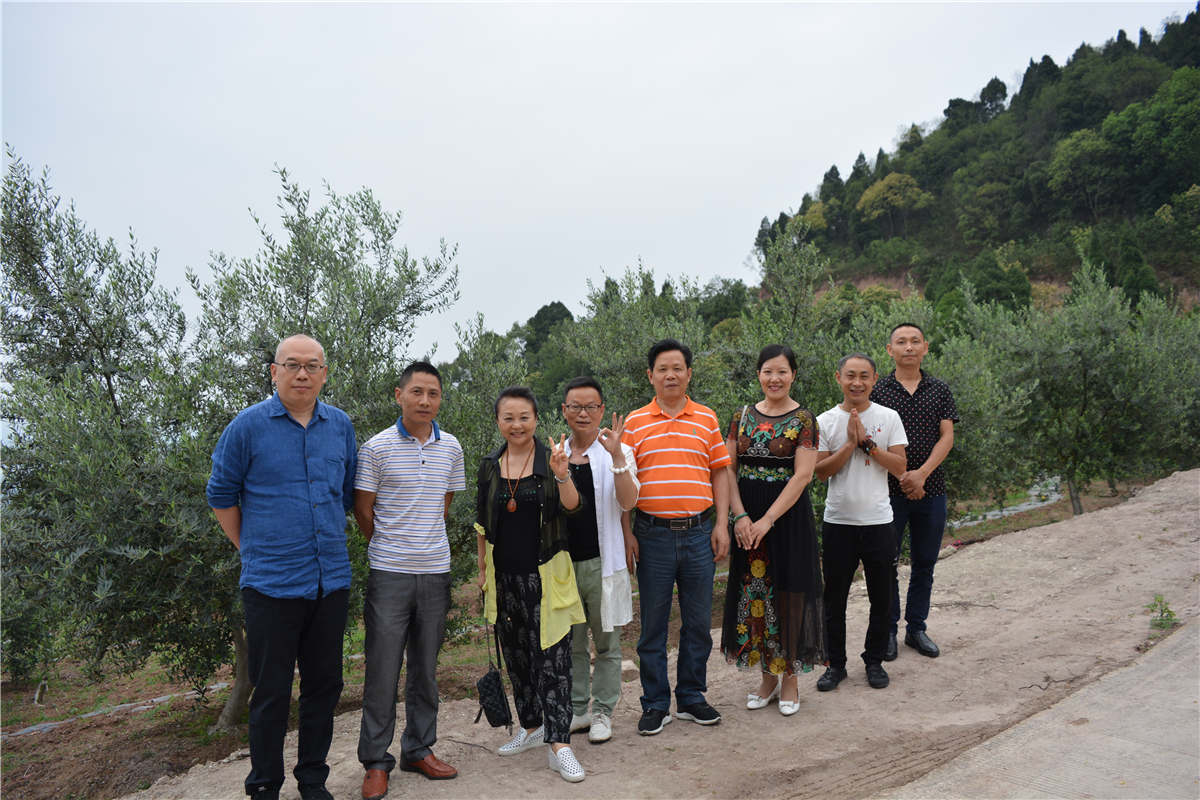 <span>省农业厅副厅长视察基地</span>