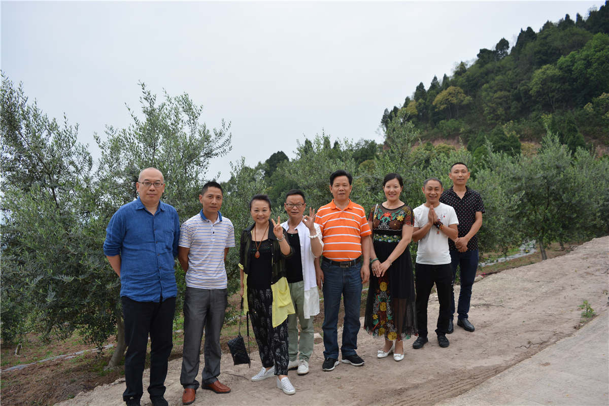 <span>省农业厅副厅长视察基地</span>