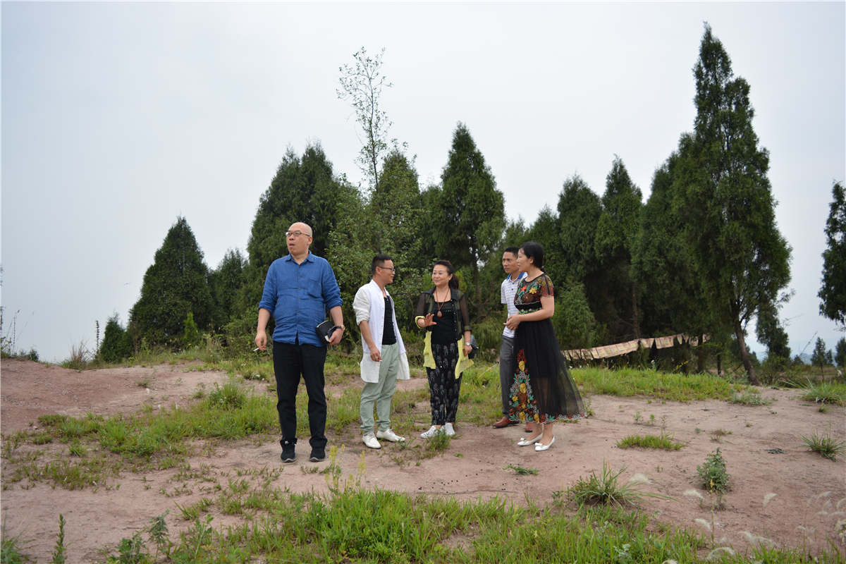 <span>省农业厅副厅长视察基地</span>