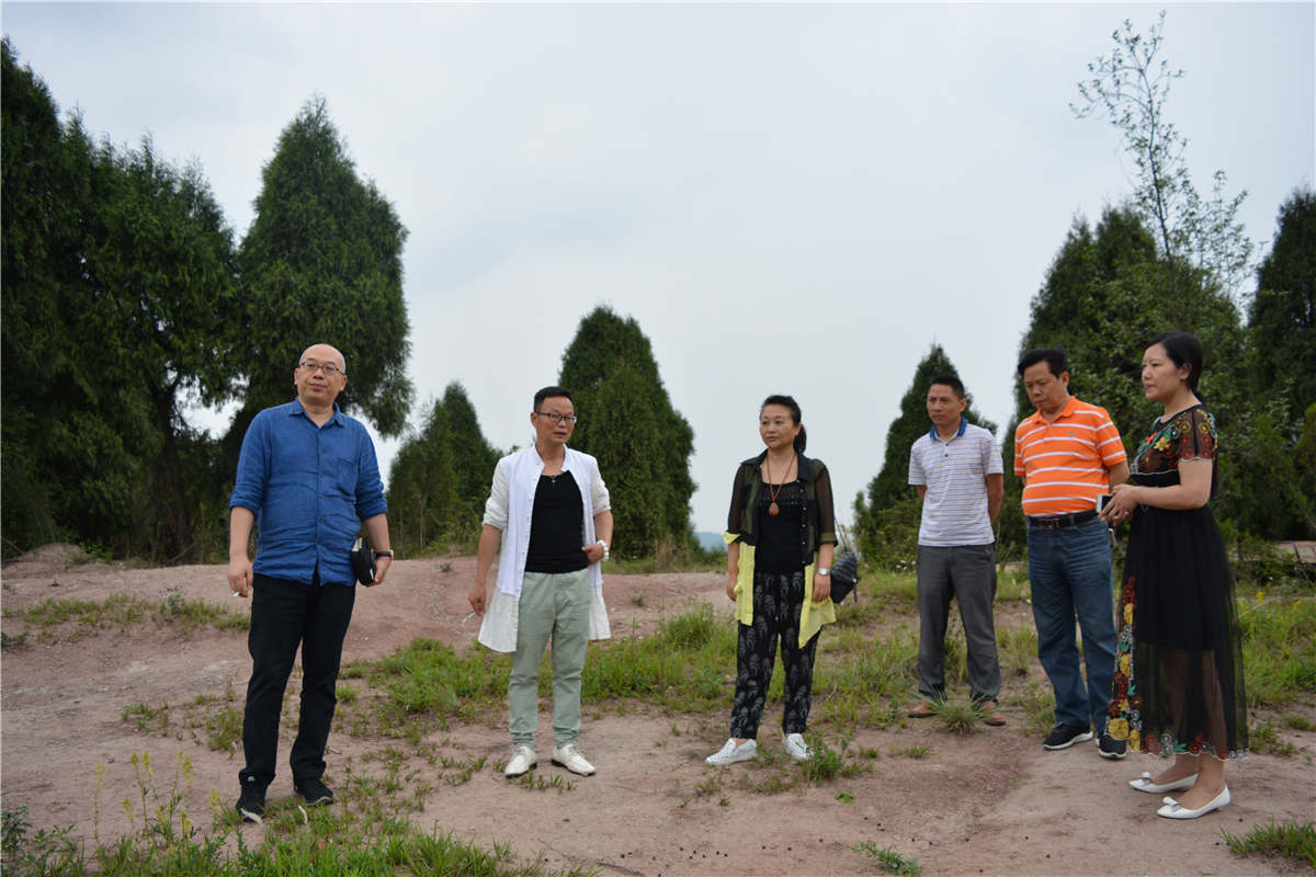<span>省农业厅副厅长视察基地</span>