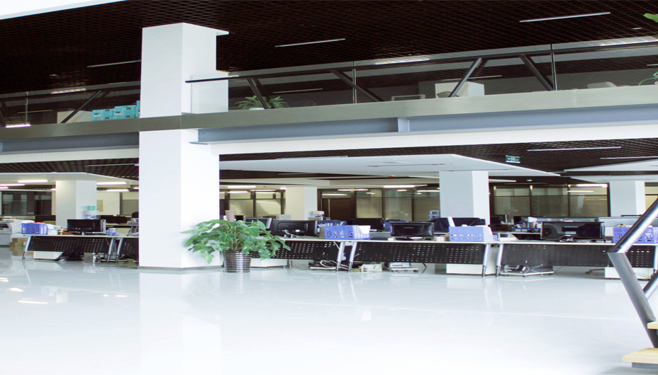 <span>某某建筑装饰</span><span>有限公司</span>