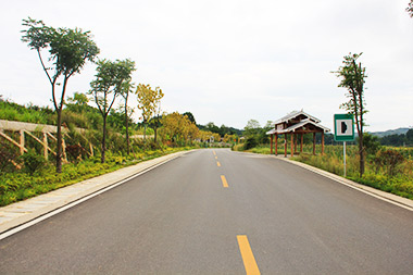 贵安新区高峰经活龙至县界公路改扩建工程二