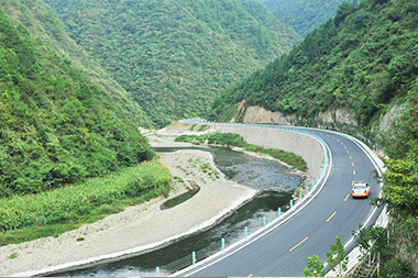 贵州省凯里（三棵树）至雷山（大塘）段二级公路生态示范工程