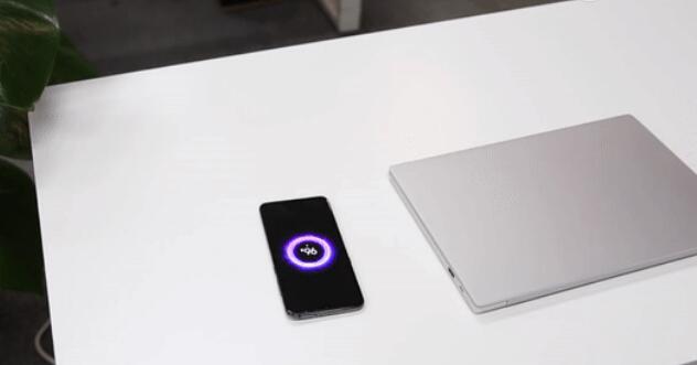 九正隐藏式桌面无线充电器