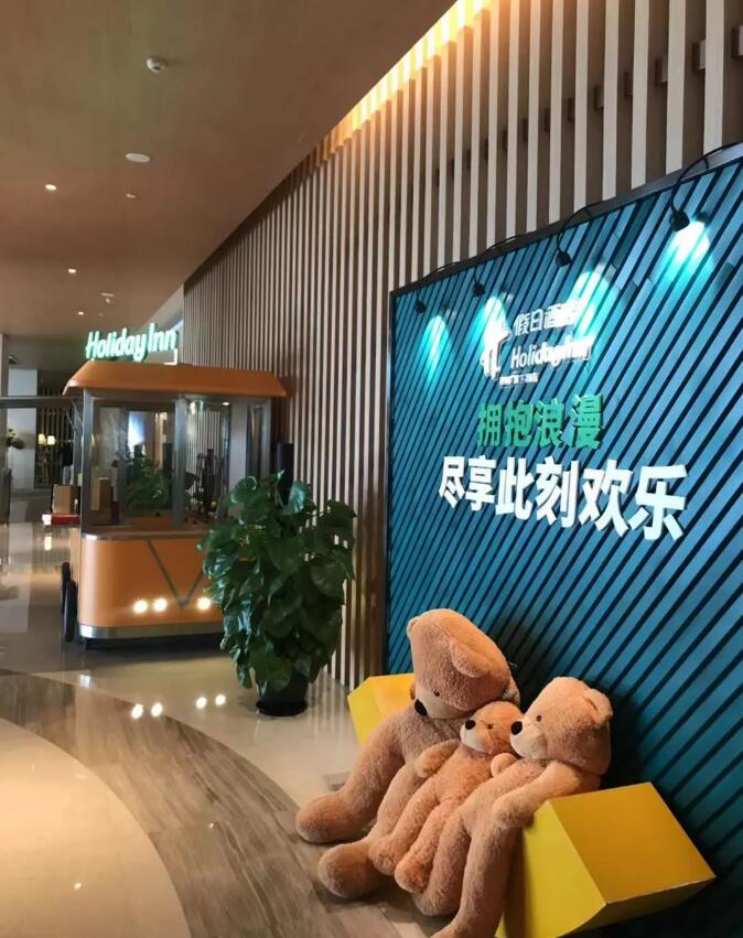 IHG旗下七天假日酒店引入墙壁式无线充电器