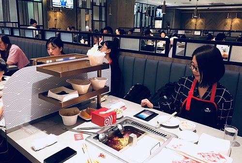 九正远景计划：桌面式无线充电器