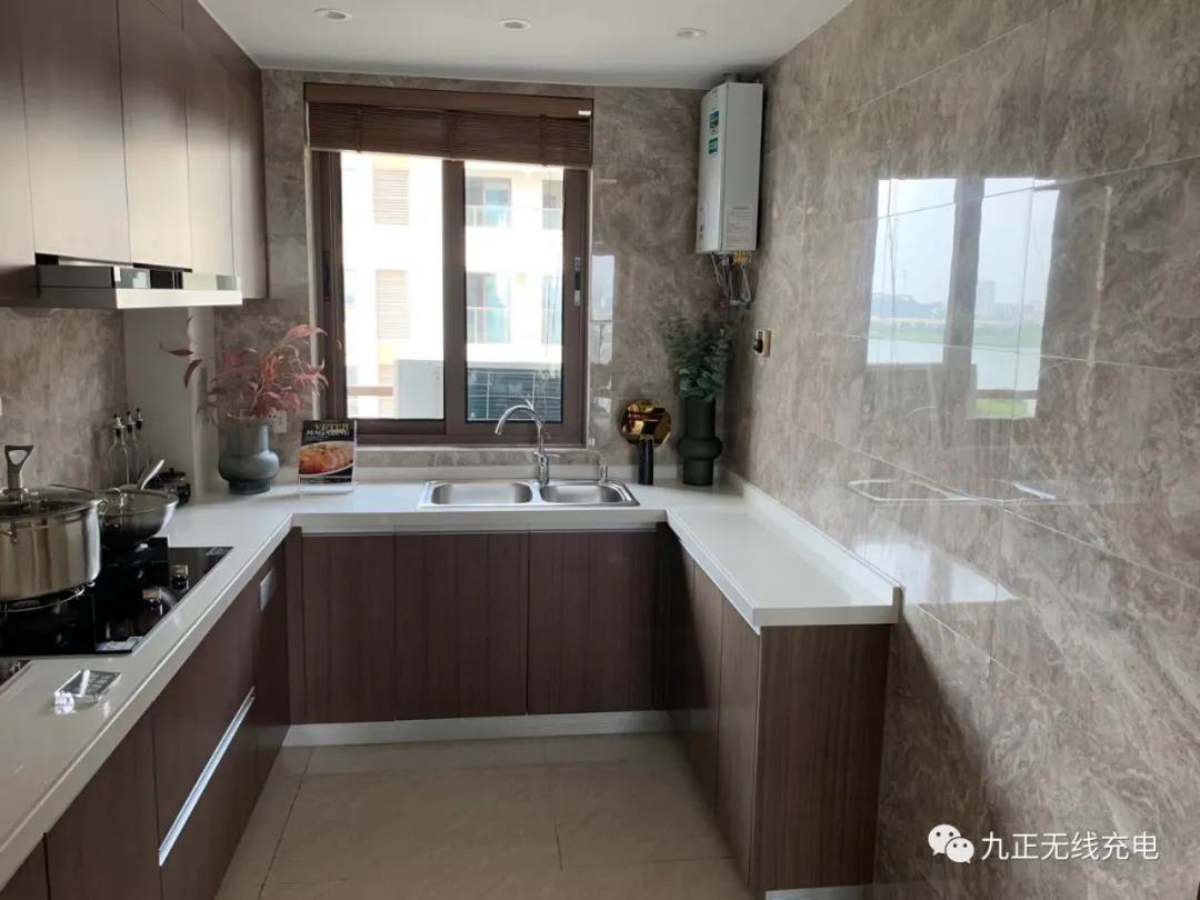 墙壁式无线充电器 墙壁式无线充电器