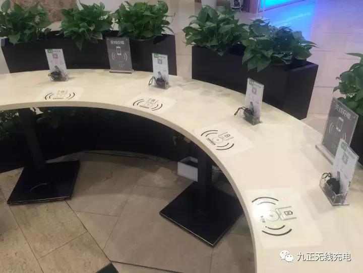 九正桌面无线充电器