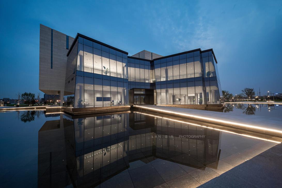 新一代万能充_九正无线充电宝_隔空无线充电器_墙壁式无线充电器_无线充电面板_共享无线充电器_共享无线充电加盟_苏州市九工智能科技有限公司