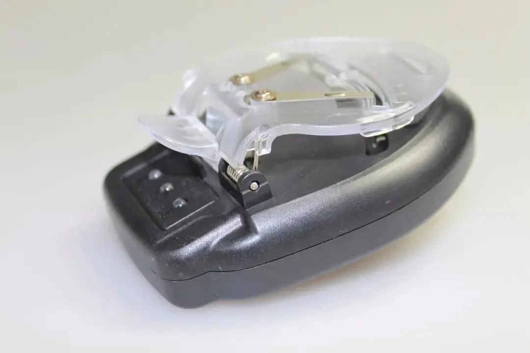 新一代萬能充_九正無線充電寶_隔空無線充電器_墻壁式無線充電器_無線充電面板_共享無線充電器_共享無線充電加盟_蘇州市九工智能科技有限公司