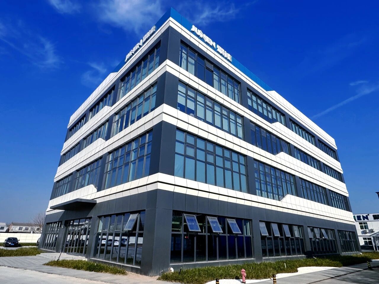 亿海集团再添新翼！高分子新材料工程技术研究中心，共启产业新篇！