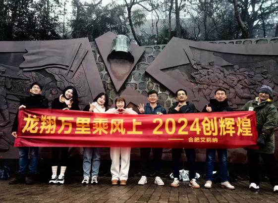 勇攀高峰-登山比赛团建活动