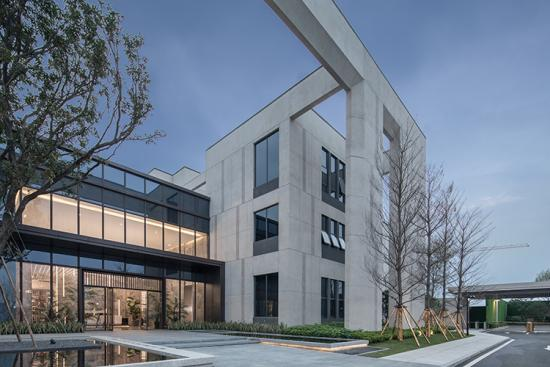 南宁万科南宁剧院密集型1600A/5P母线槽项目