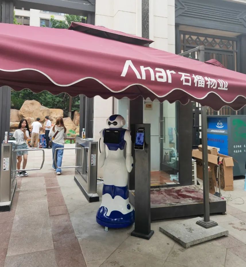 人工智能机器人,、 智能安保机器人,、机器人,、广州物业展、广州物博会 人工智能机器人,、 智能安保机器人,、机器人,、广州物业展、广州物博会