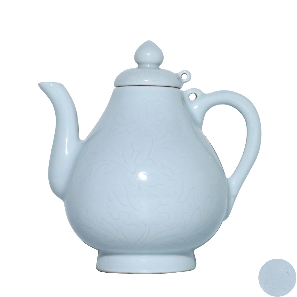 甜白釉暗刻花卉紋梨形壺