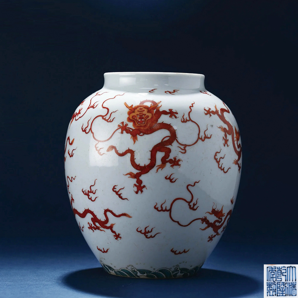 粉彩釩紅龍紋罐