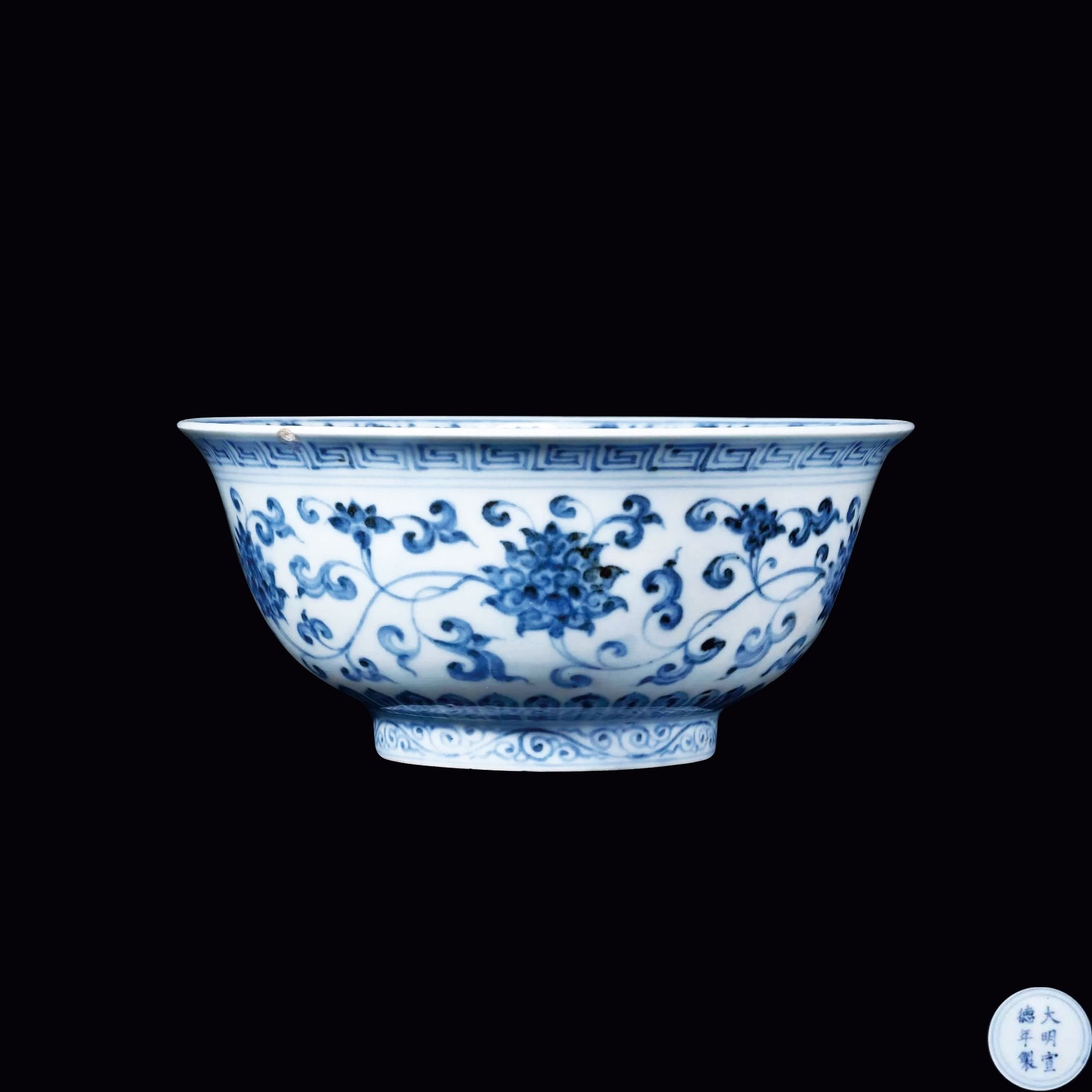 青花纏枝蓮紋碗