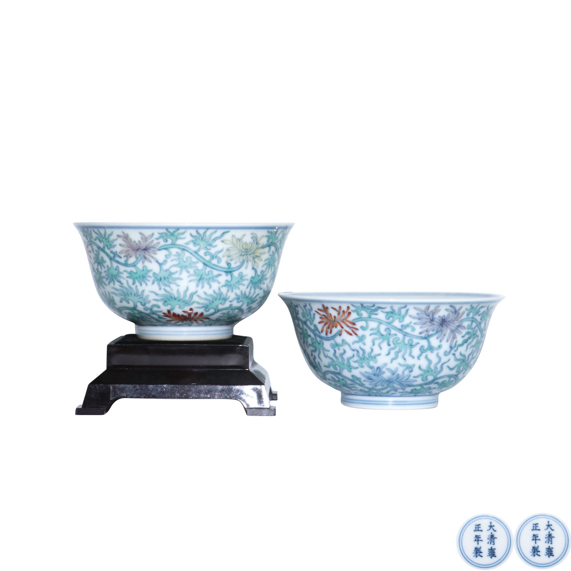 鬥彩纏枝花卉紋碗（二件）