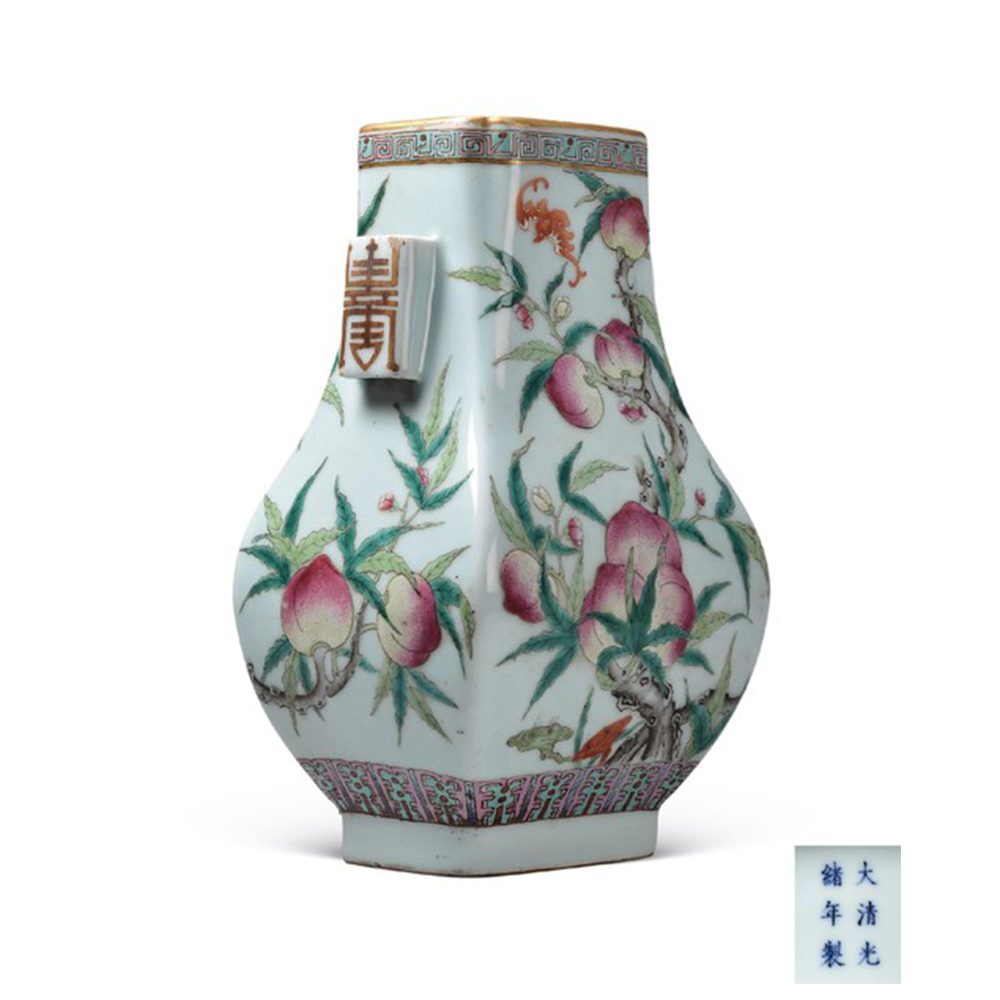 青釉地粉彩福壽貫耳方瓶