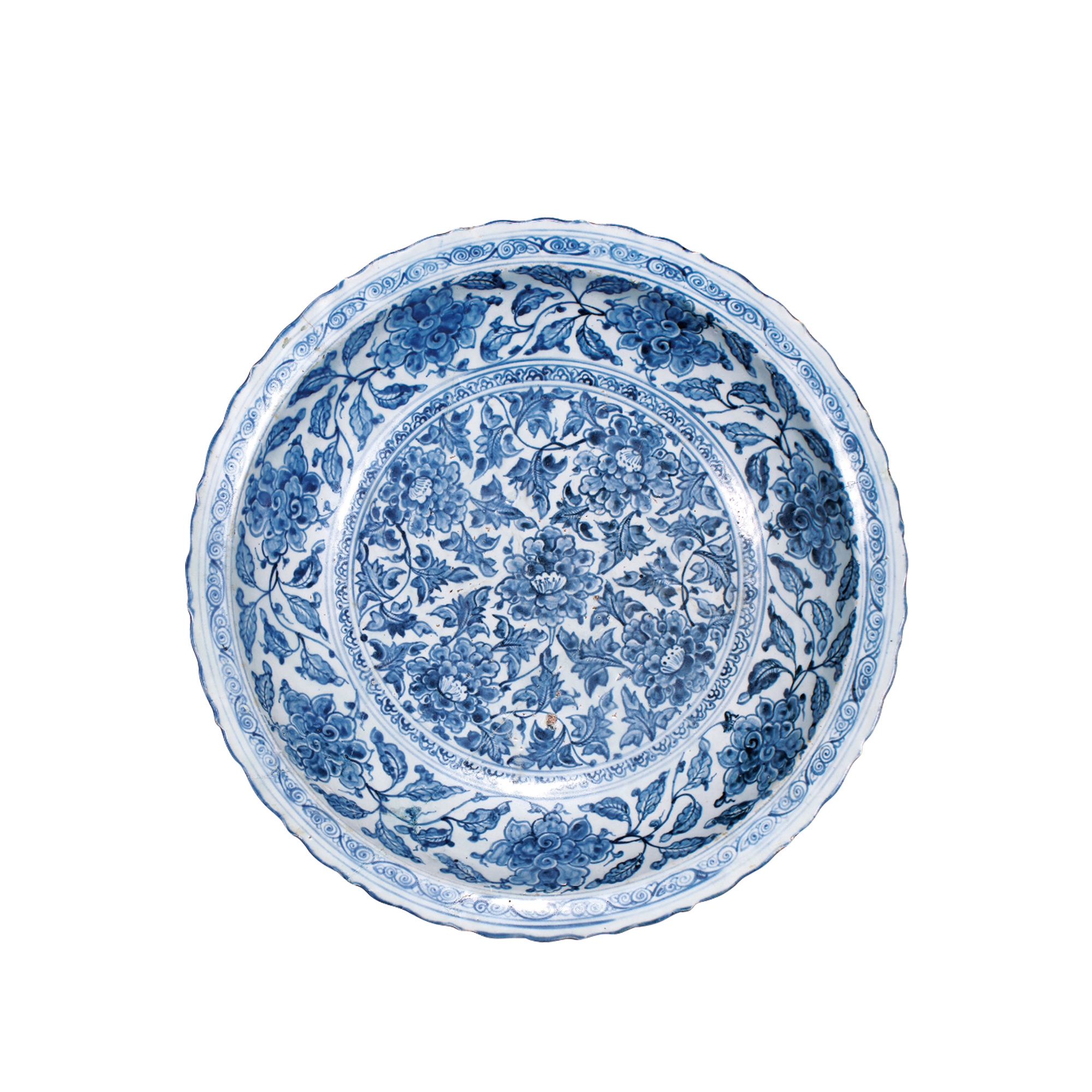 青花纏枝花卉紋葵口盤