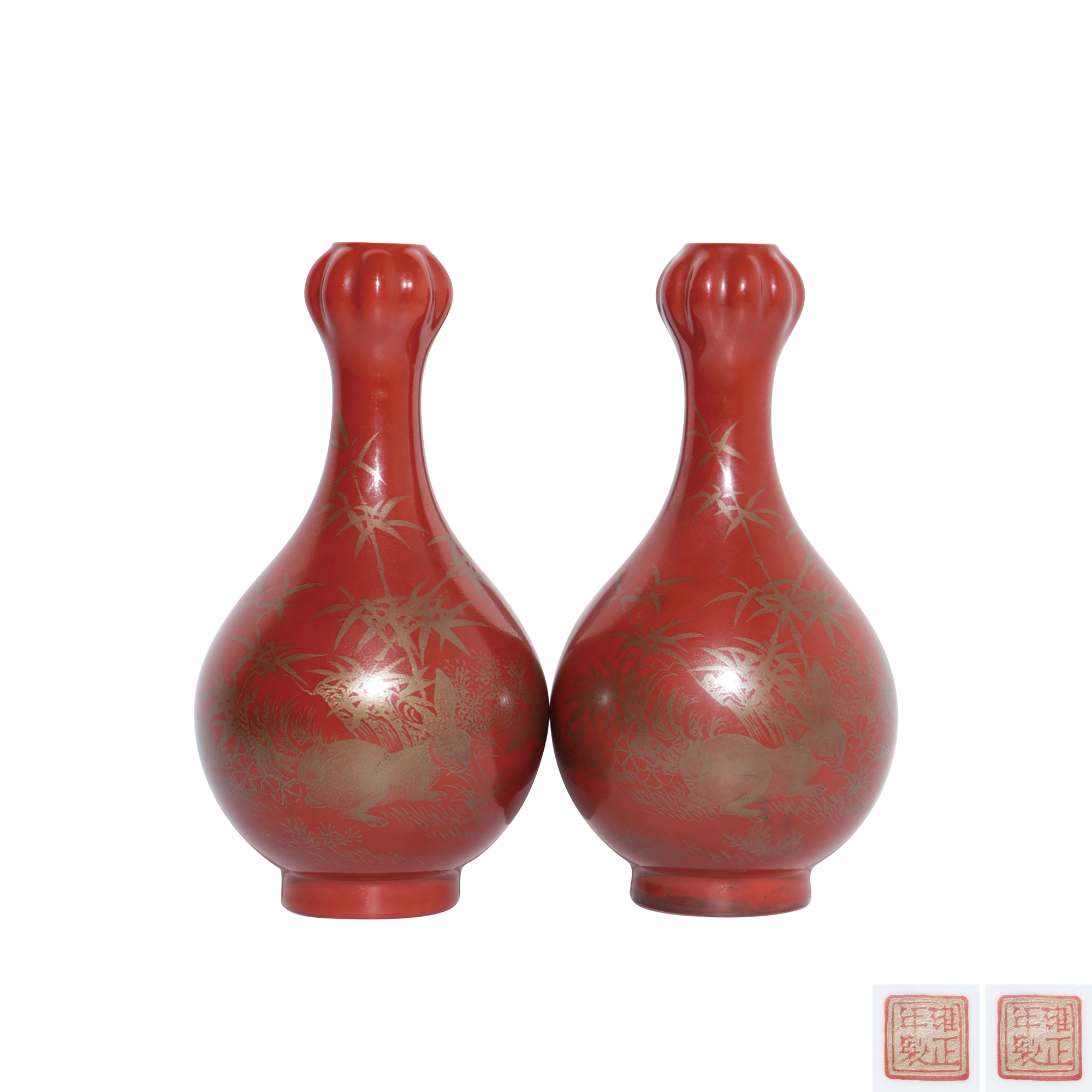 珊瑚紅釉描金雙兔紋蒜頭瓶（一對）