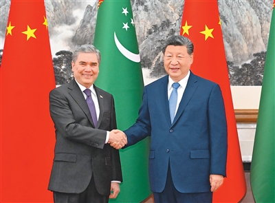 习近平会见土库曼斯坦民族领袖、人民委员会主席别尔德穆哈梅多夫