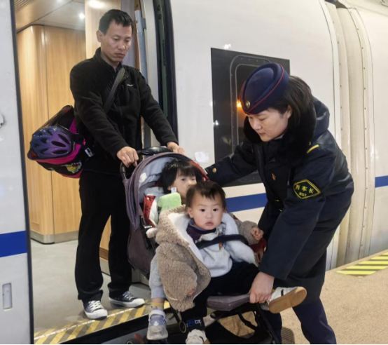 郑州客运段：充分发挥党员模范作用   勇当春运先锋保安全