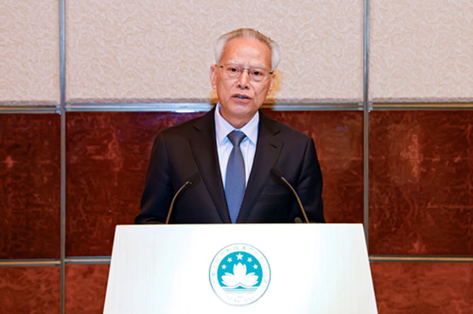 岑浩辉在驻港澳总领事代表团招待会上致辞。澳门特区政府新闻局供图