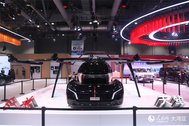 2025香港国际车博会启幕,飞行汽车成为展会亮点。人民网 严小晶摄