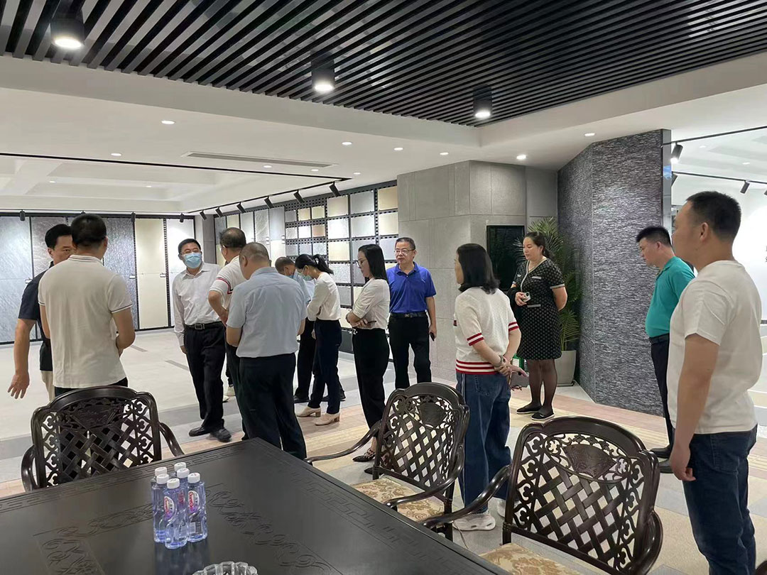 中國(guó)輕工業(yè)聯(lián)合會(huì) 中國(guó)陶瓷工業(yè)協(xié)會(huì)領(lǐng)導(dǎo)來(lái)七彩公司考察指導(dǎo)工作