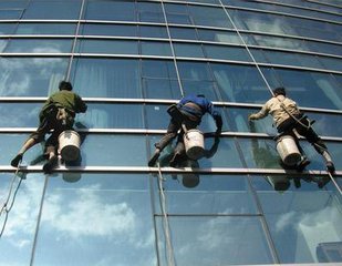 愛普科斯電子（孝感）有限公司主、附樓玻璃清洗